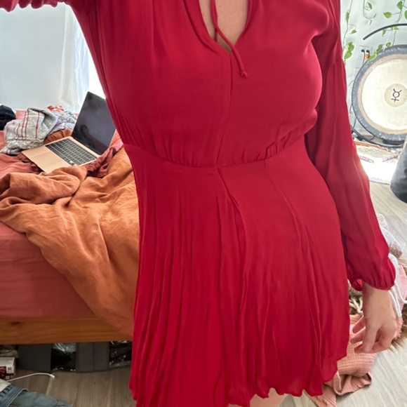 Red reformation dress - Picture 5 of 7